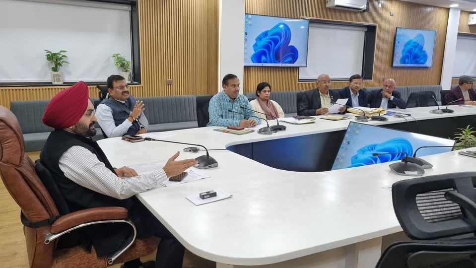 मुख्य सचिव डॉ. एस.एस. संधु की अध्यक्षता में इंडस्ट्रियल एसोसिएशन ऑफ उत्तराखण्ड के प्रतिनिधिमंडल एवं विभागीय अधिकारियों के साथ बैठक संपन्न हुई