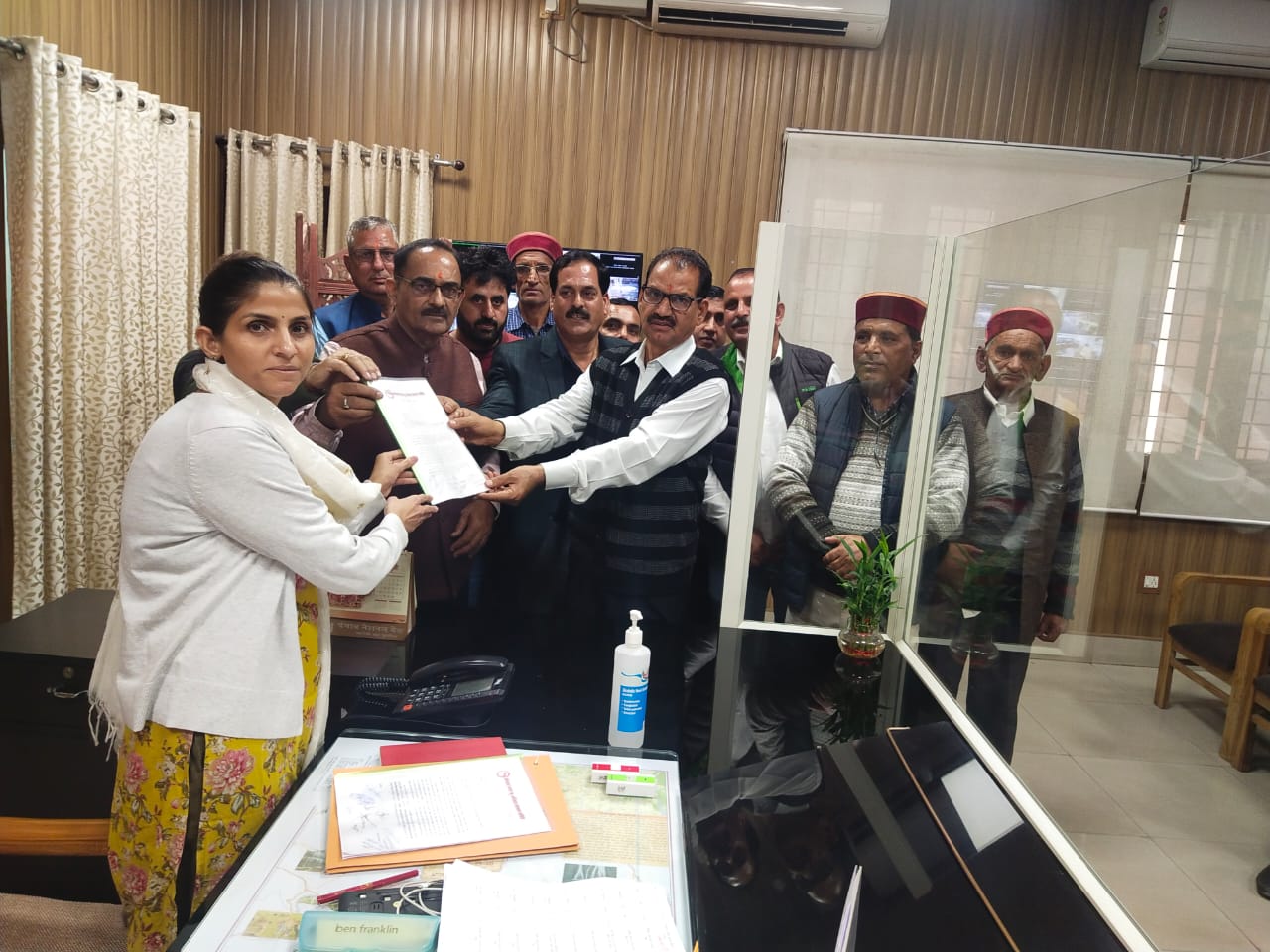 जौनसार बाबर भू- अधिकार संरक्षण समिति ने जिलाधिकारी के माध्यम से मुख्यमंत्री को सौंपा ज्ञापन जौनसार बाबर भू- अधिकार संरक्षण समिति ने जिलाधिकारी के माध्यम से मुख्यमंत्री को सौंपा ज्ञापन