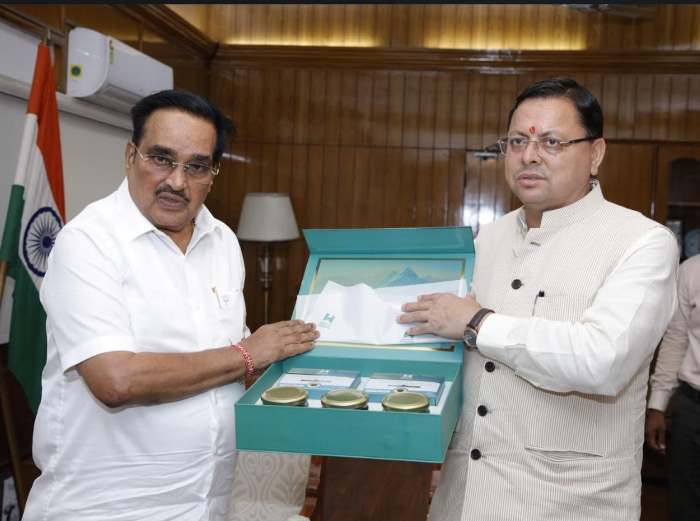 मुख्यमंत्री ने की केन्द्रीय जल शक्ति मंत्री से भेंट, राज्य की लंबित जल विद्युत परियोजनाओं के संबंध में की चर्चा